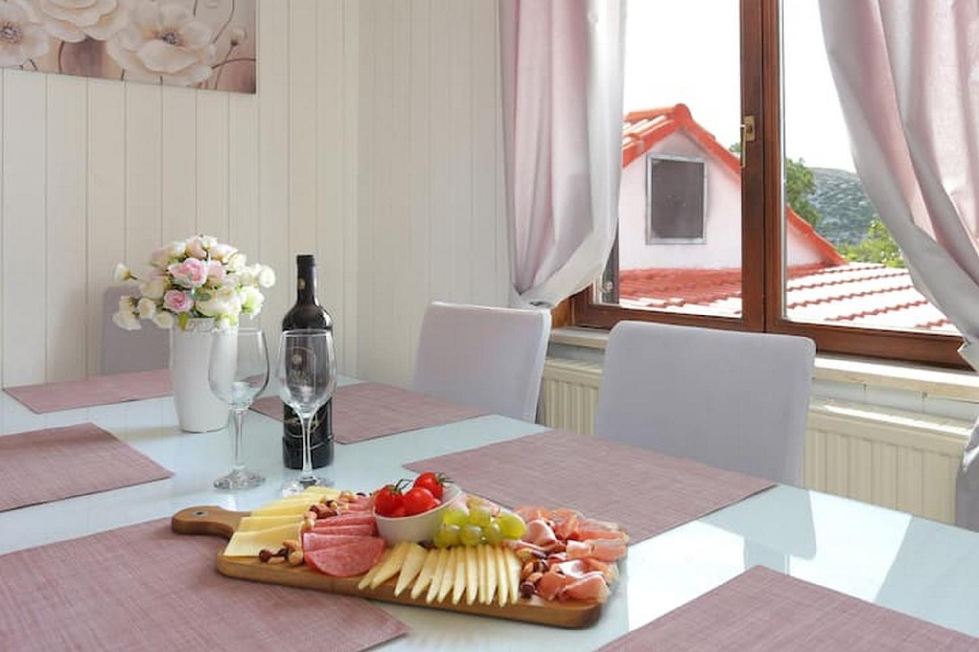 Holiday Home Mons Aureus Gornje Sitno Exterior photo